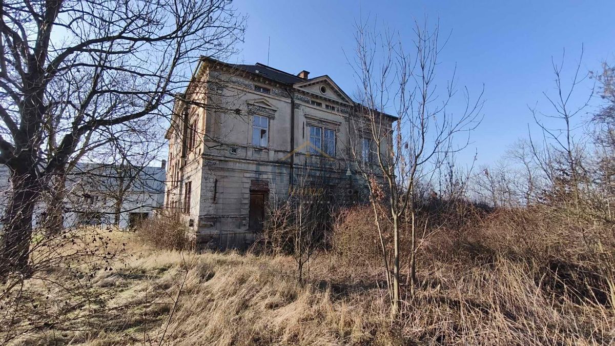 Prodej rodinného domu 1000 m², pozemek 4624 m² – fotografie 2