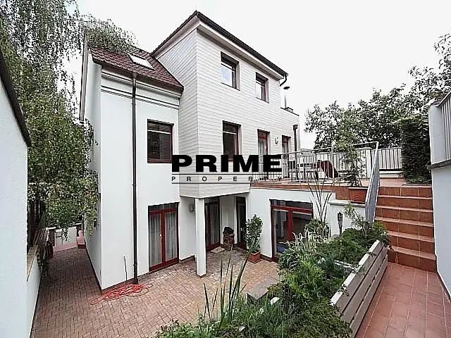 Pronájem rodinného domu 350 m², pozemek 223 m², Praha – náhled fotky 1