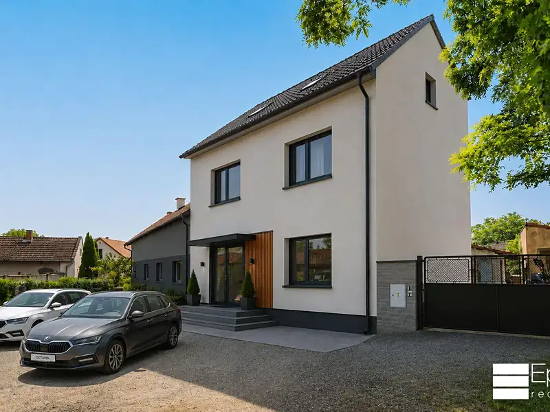 Prodej rodinného domu 438 m², pozemek 724 m², Tišice – náhled fotky 3