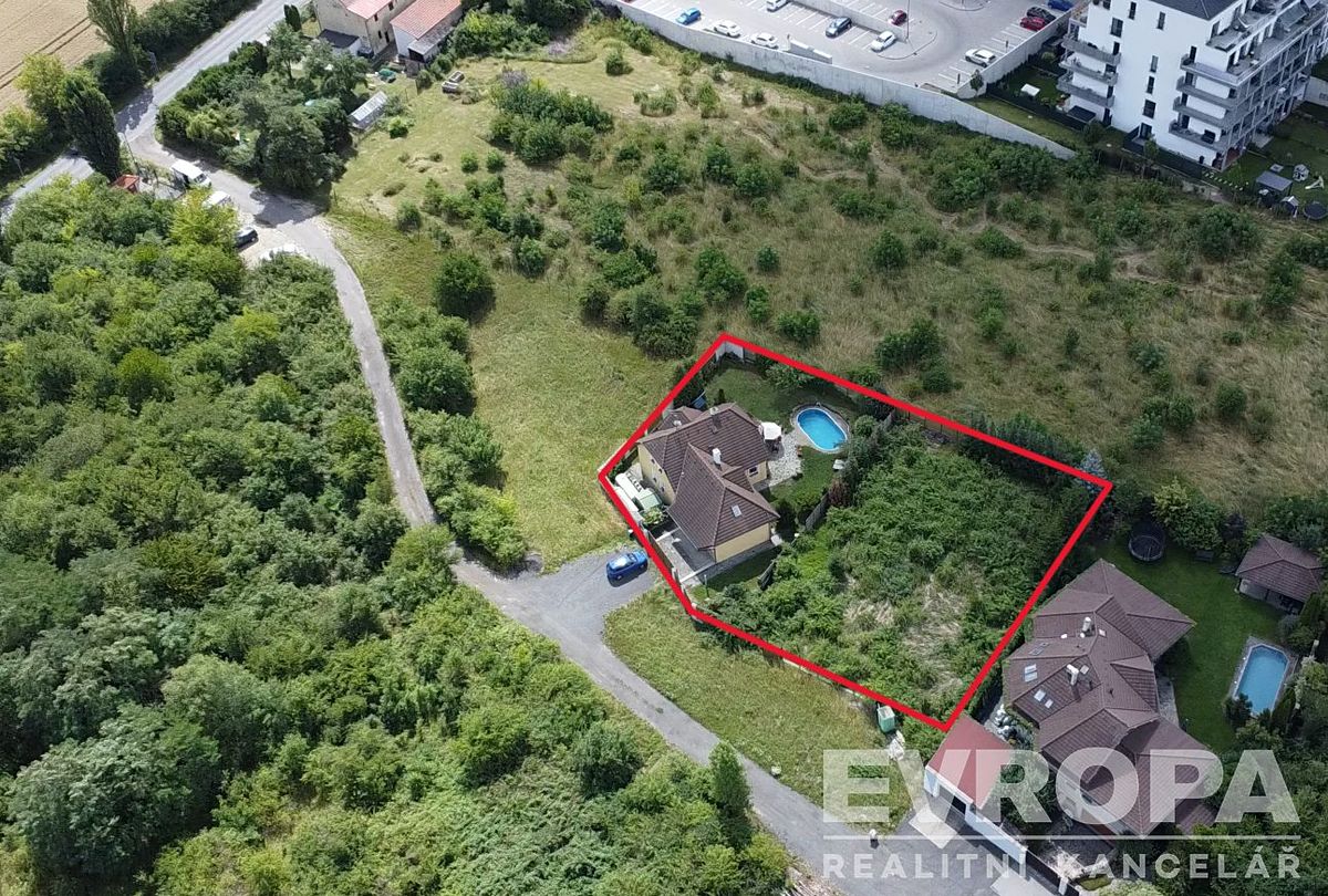 Prodej rodinného domu 231 m², pozemek 1600 m² – fotografie 3