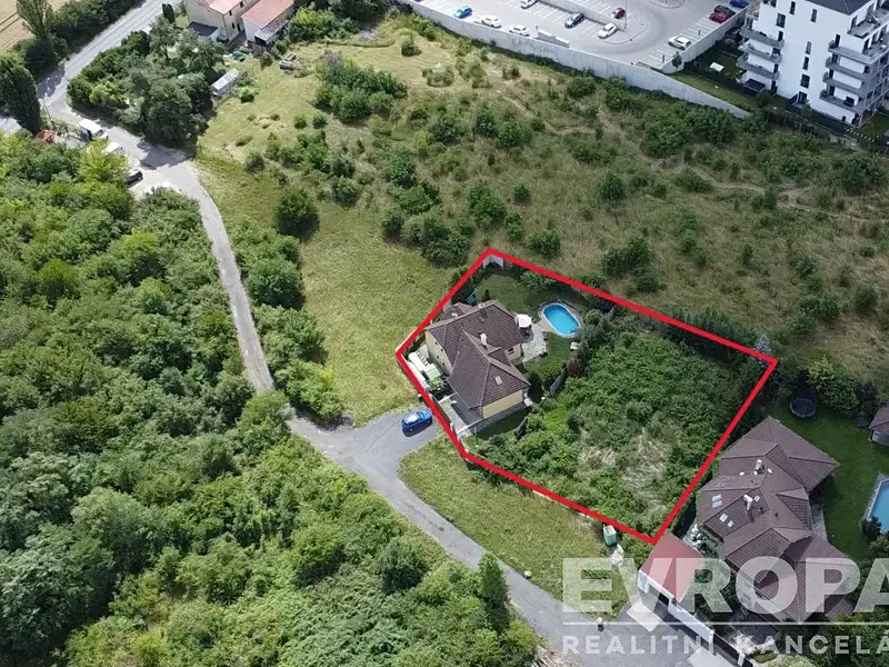 Prodej rodinného domu 231 m², pozemek 1600 m², Statenice – náhled fotky 3