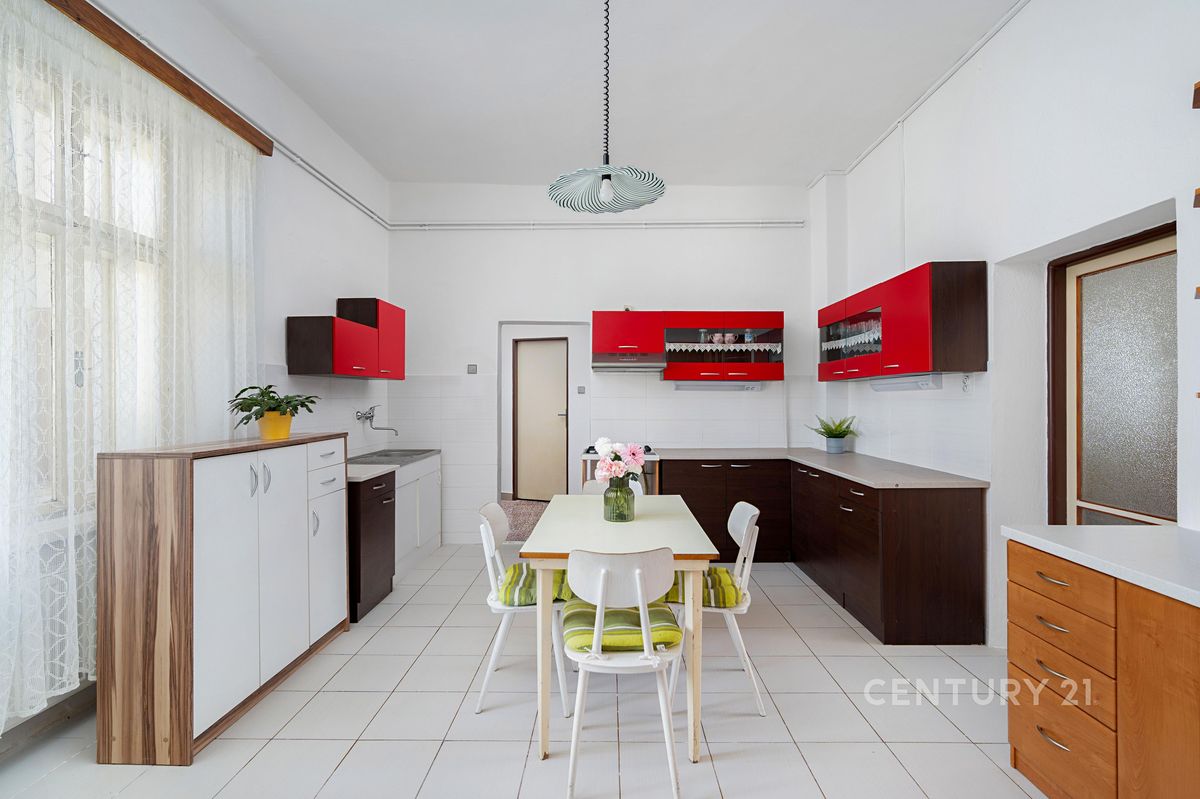 Prodej rodinného domu 150 m², pozemek 1008 m² – fotografie 2