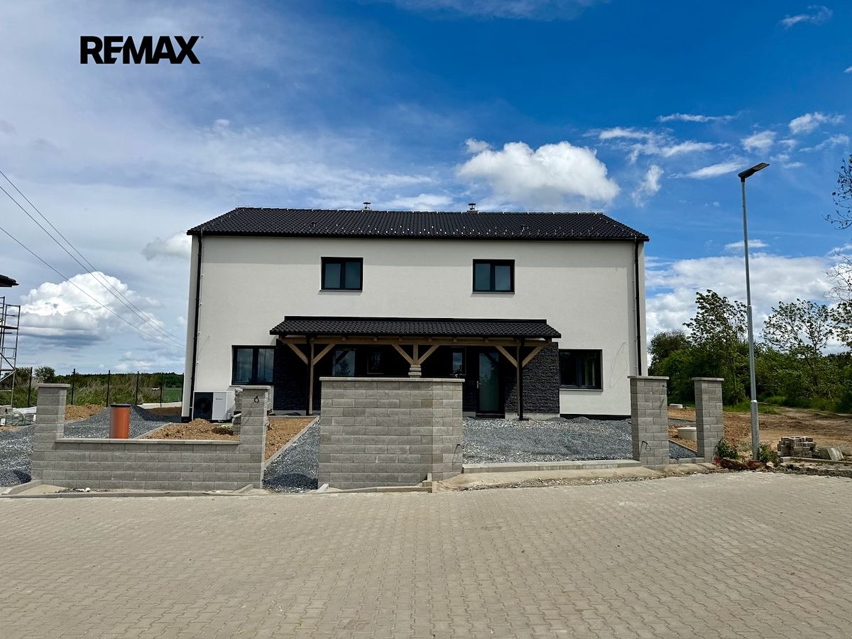 Prodej rodinného domu 123 m², pozemek 403 m² – fotografie 2
