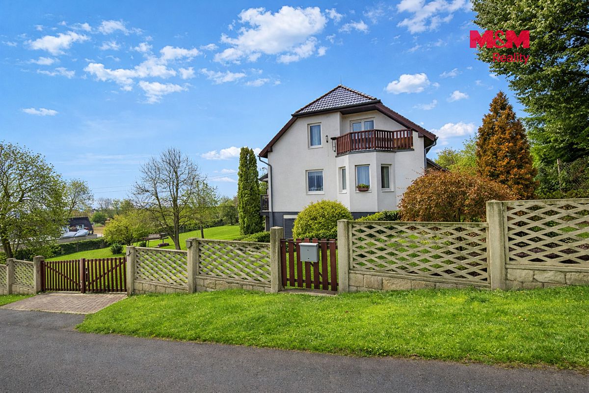 Prodej rodinného domu 229 m², pozemek 1015 m² – fotografie 2