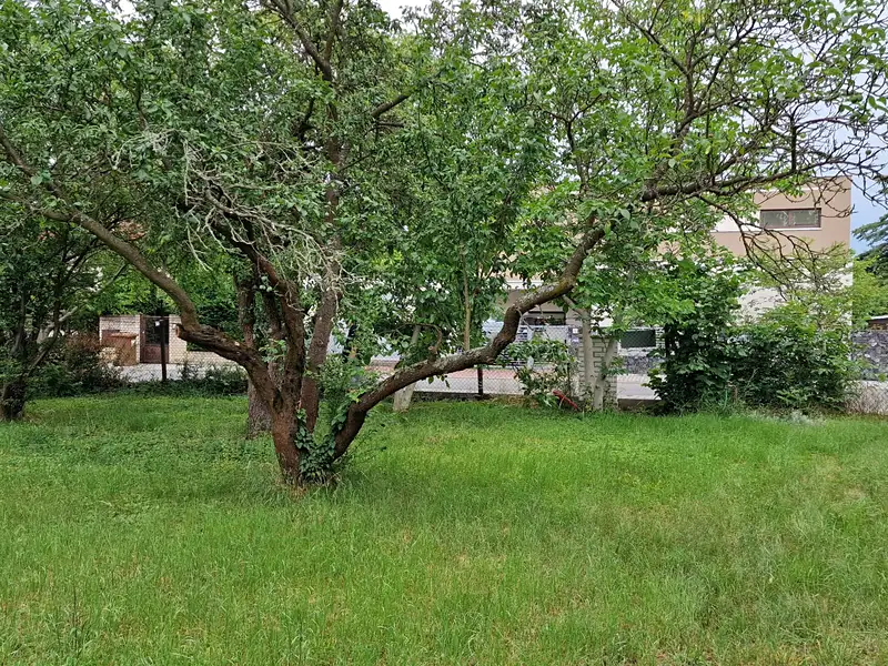 Prodej stavebního pozemku 672 m², Roztoky – náhled fotky 1