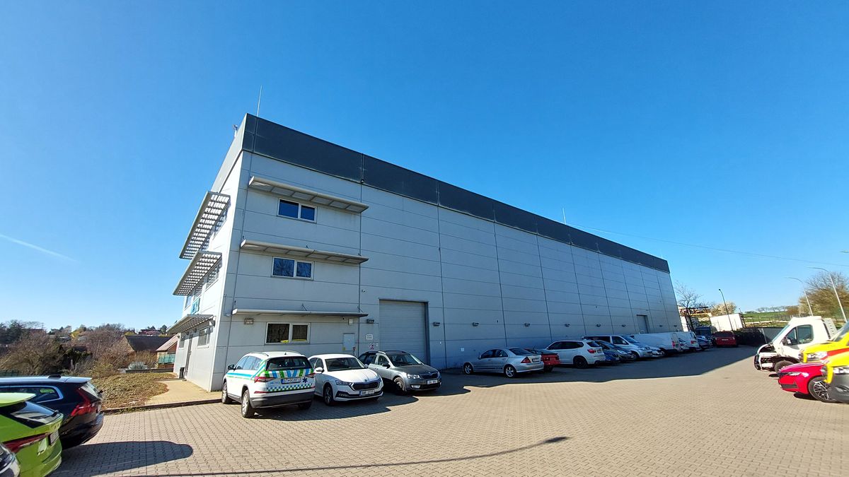 Prodej skladového prostoru 1637 m²