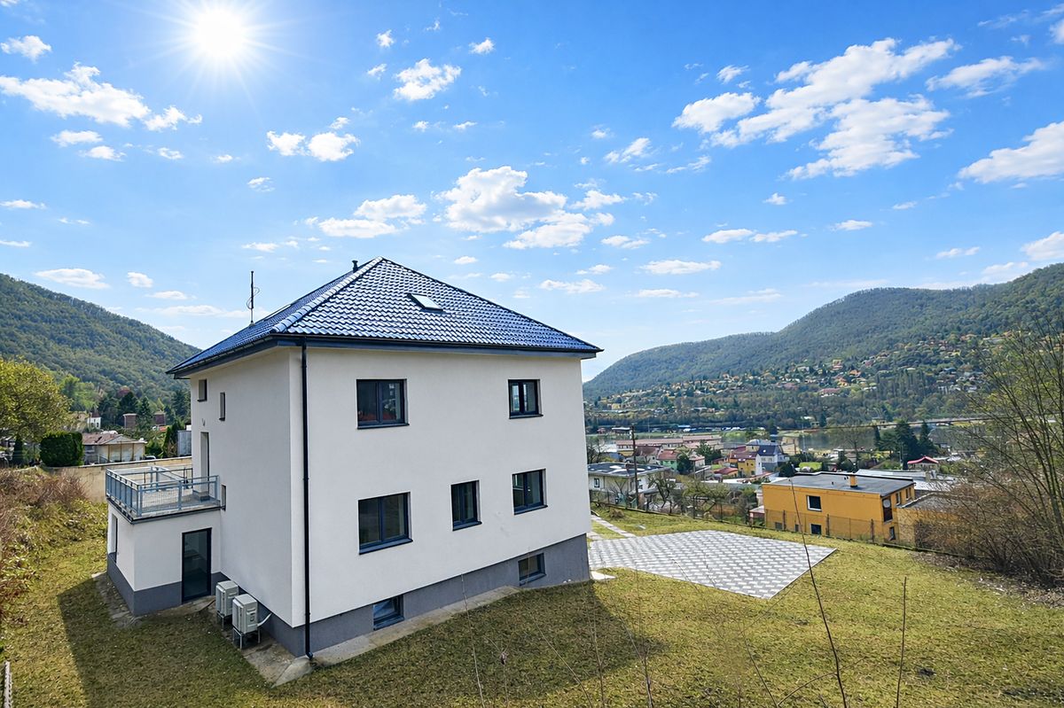 Prodej rodinného domu 272 m², pozemek 1368 m² – fotografie 3