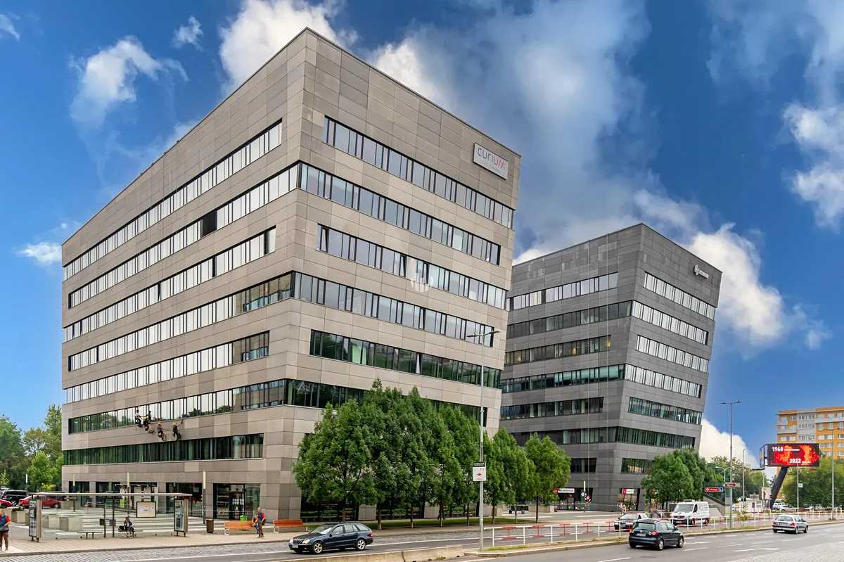 Pronájem kanceláře 322 m²