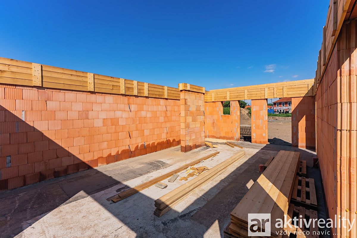 Prodej rodinného domu 99 m², pozemek 80 m² – fotografie 2