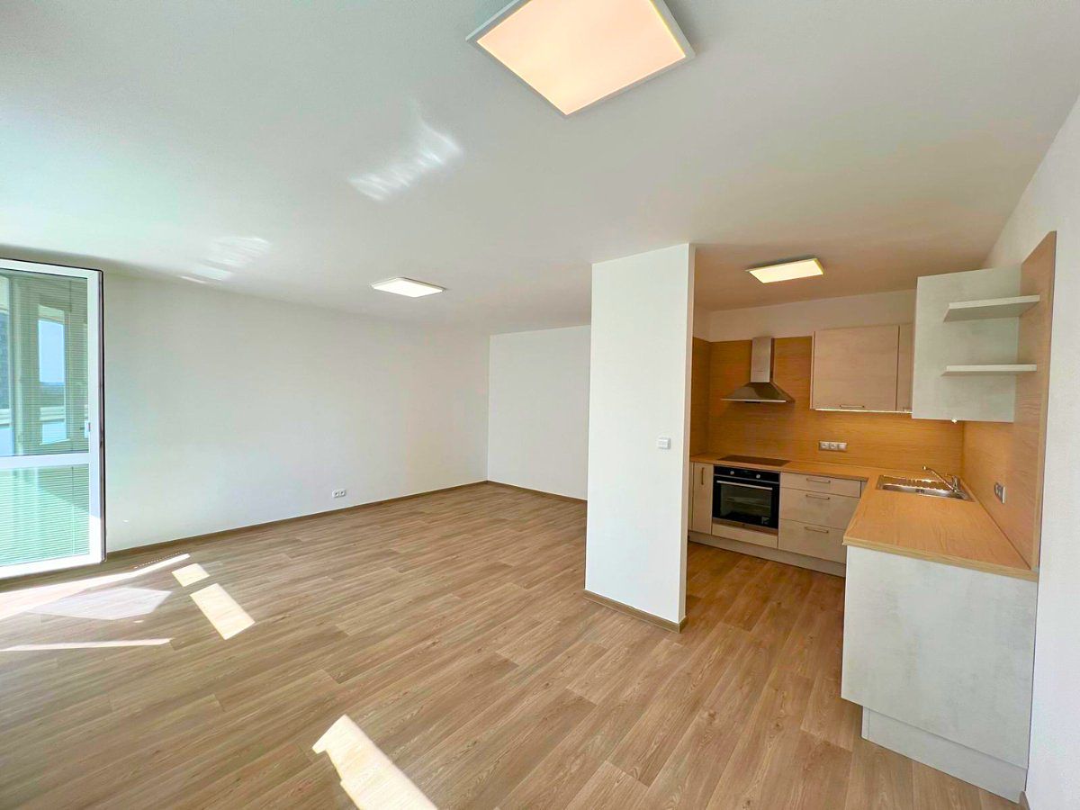 Pronájem bytu 3+kk 72 m² – fotografie 2