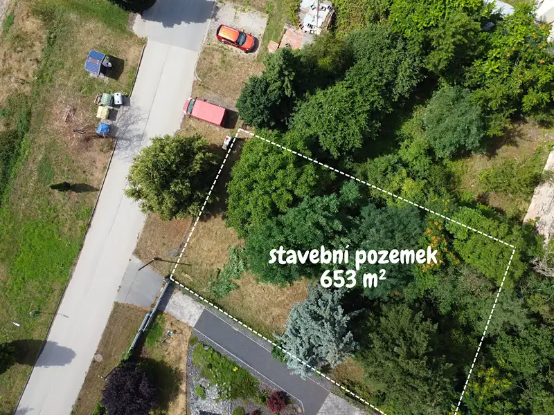 Prodej stavebního pozemku 653 m², Klecany – náhled fotky 3