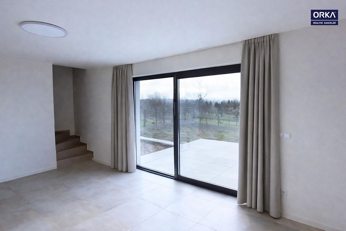Pronájem rodinného domu 148 m², pozemek 658 m² – fotografie 3
