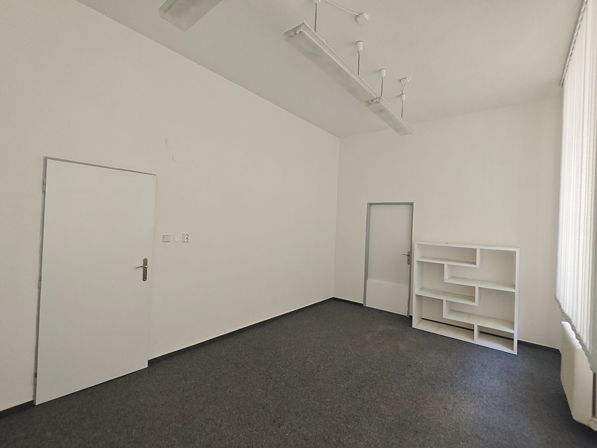 Pronájem kanceláře 28 m² – fotografie 2