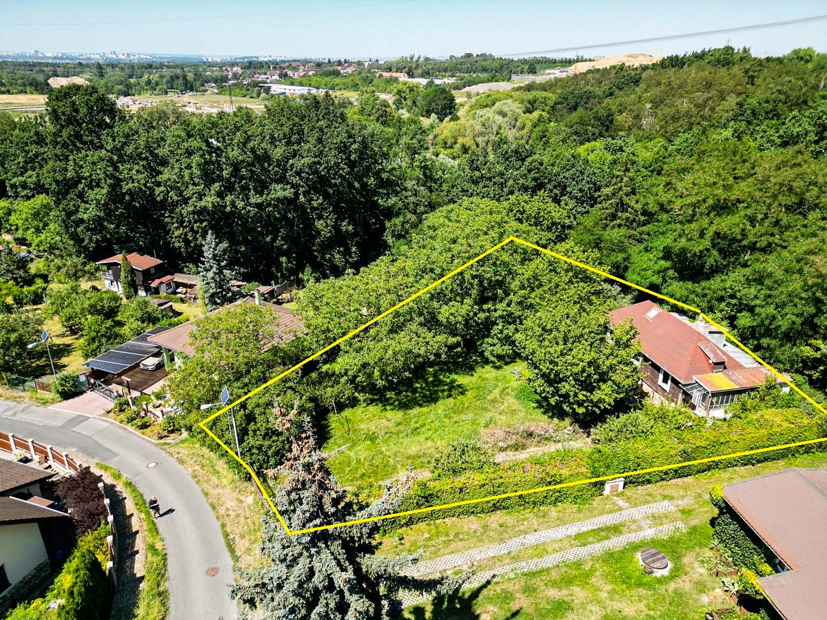 Prodej stavebního pozemku 1428 m², Říčany – fotka 1 z 3