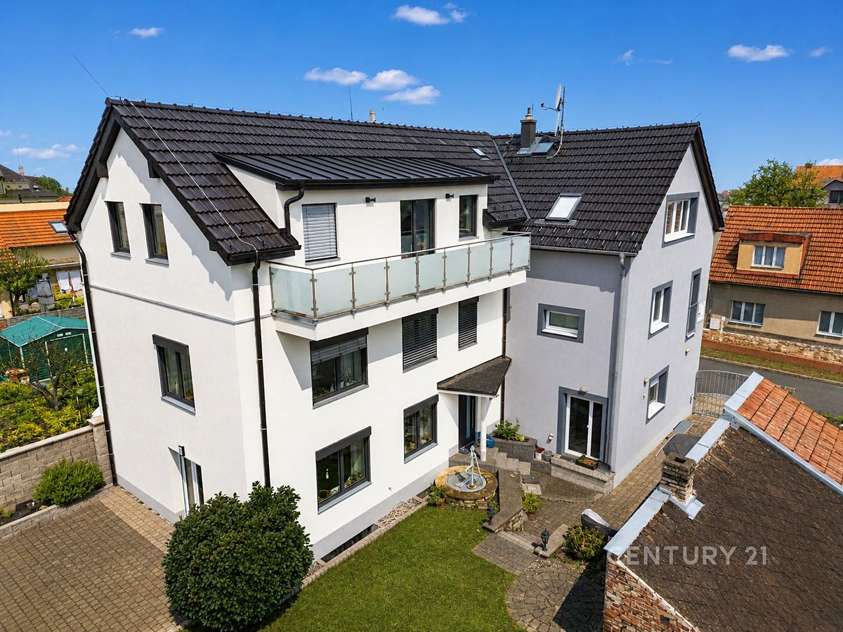 Prodej rodinného domu 375 m², pozemek 372 m² – fotografie 2