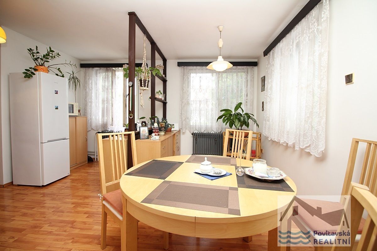 Prodej rodinného domu 214 m², pozemek 858 m² – fotografie 5
