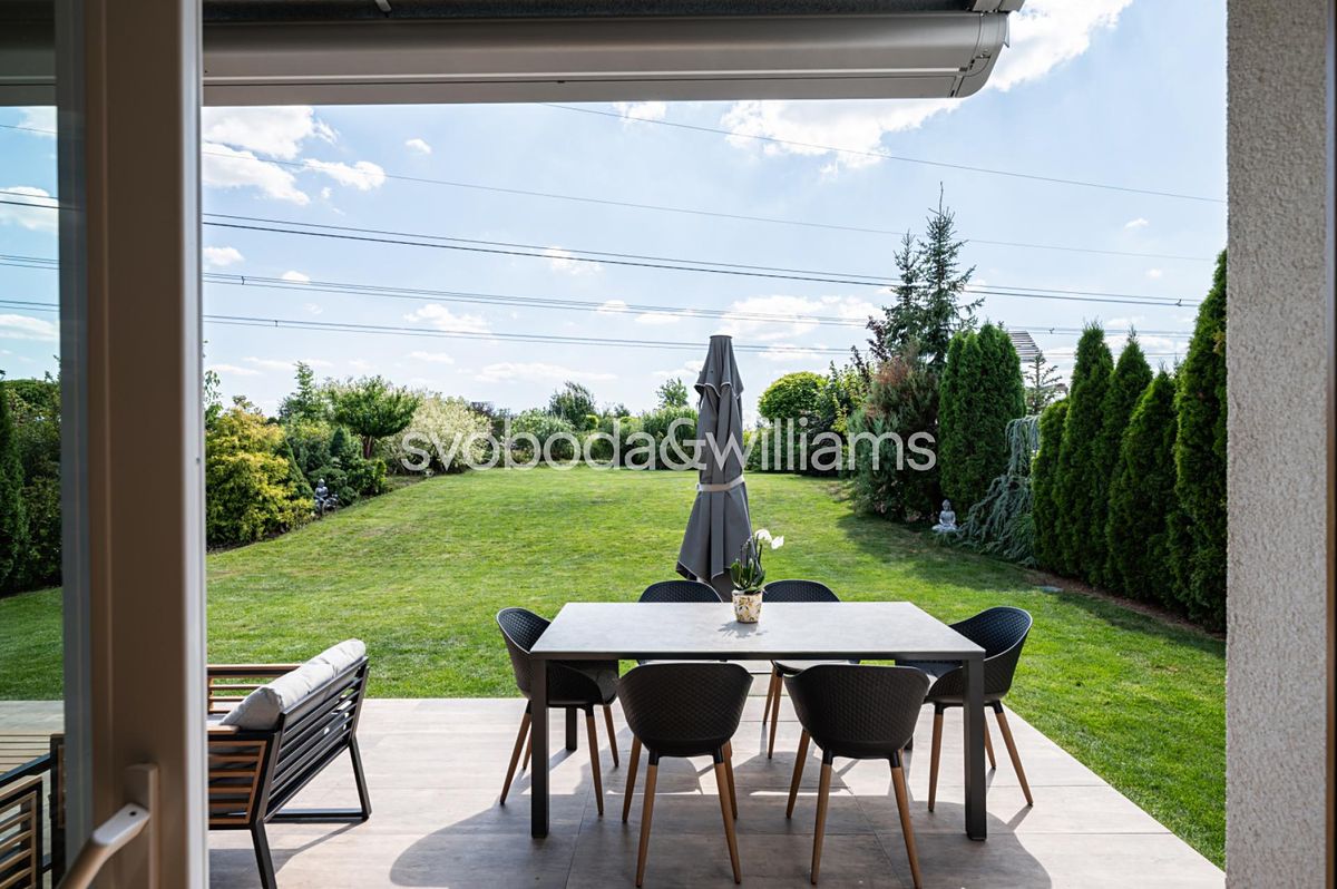 Prodej rodinného domu 165 m², pozemek 893 m² – fotografie 3