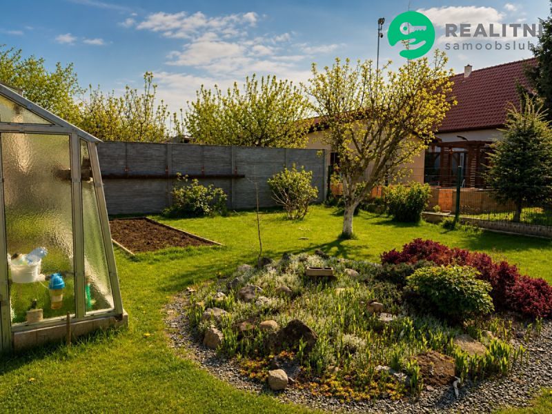 Prodej rodinného domu 220 m², pozemek 1030 m² – fotografie 5