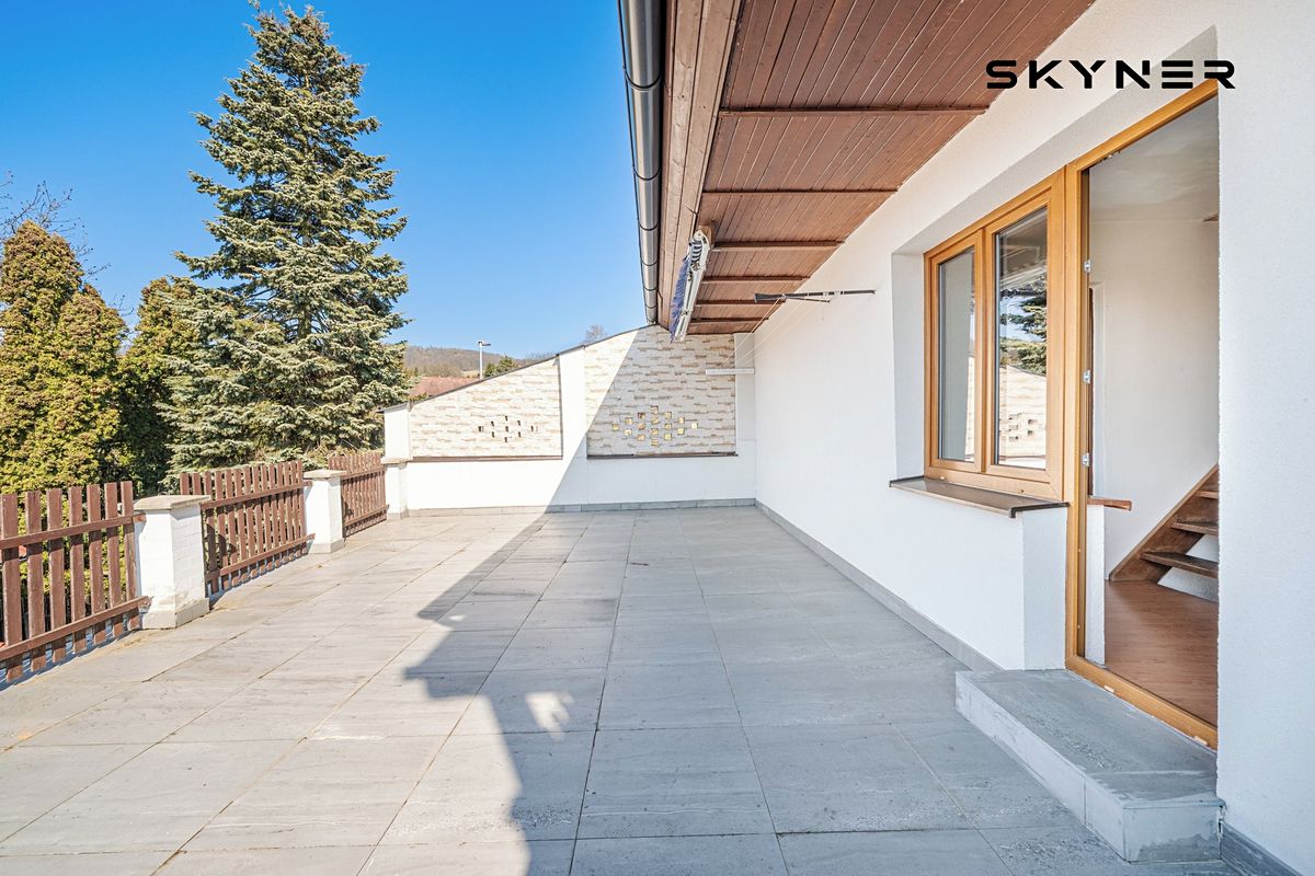 Prodej rodinného domu 300 m², pozemek 585 m² – fotografie 5