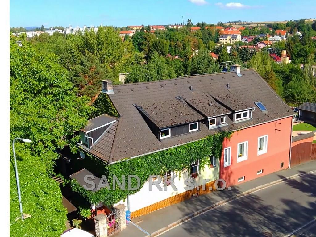 Prodej rodinného domu 205 m², pozemek 2221 m²