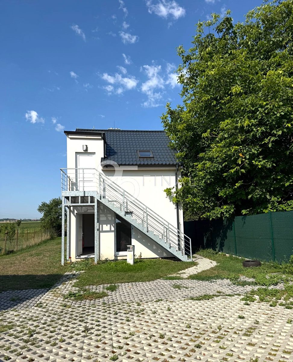 Pronájem bytu 2+kk 37 m² – fotografie 2