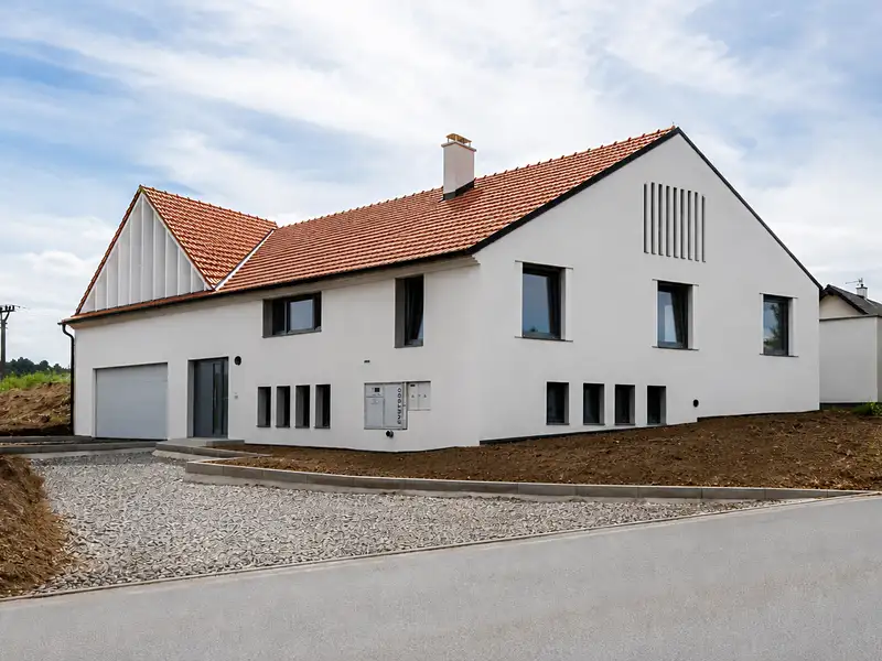 Prodej rodinného domu 380 m², pozemek 1000 m², Chýnice – náhled fotky 1
