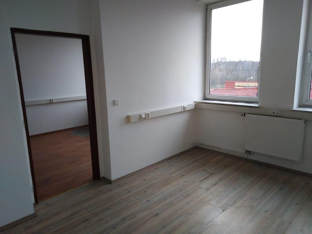 Pronájem kanceláře 20 m² – fotografie 3