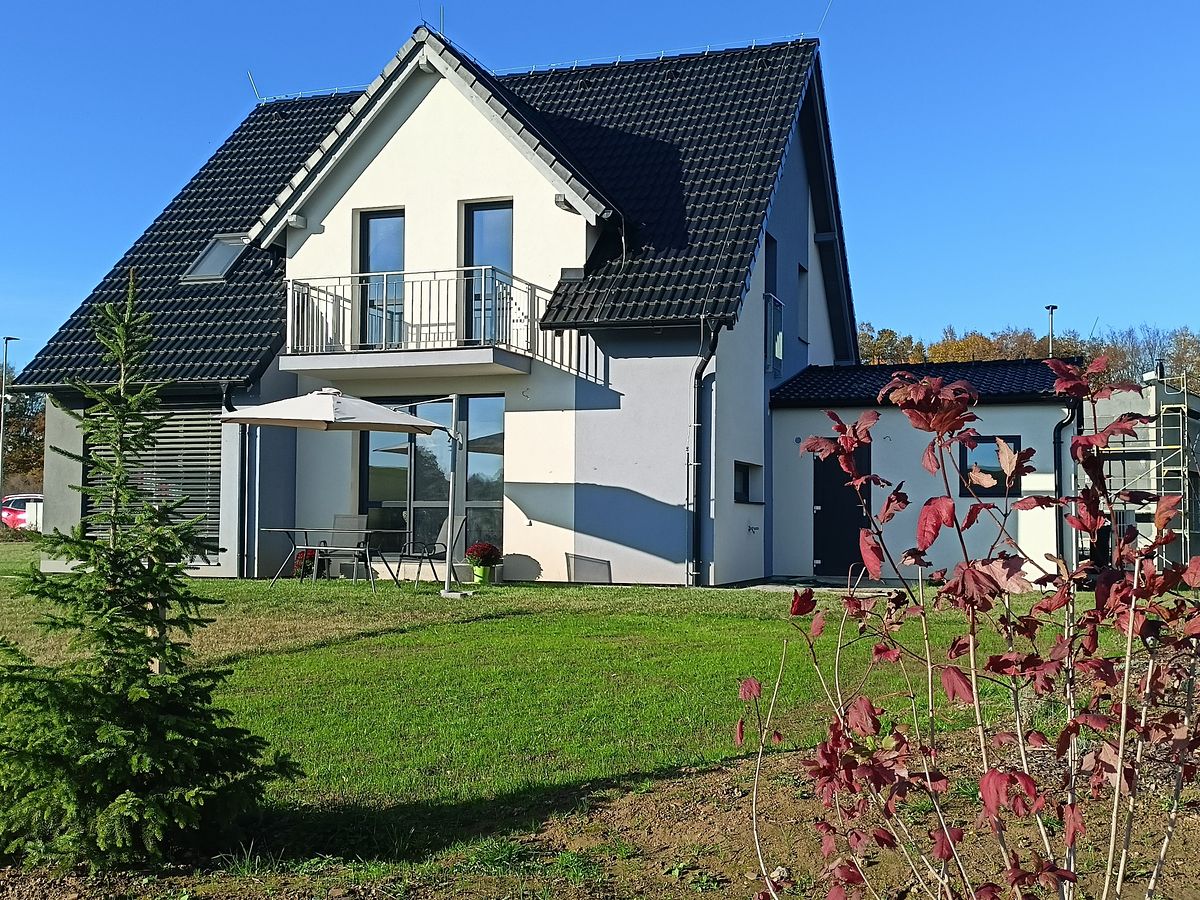 Prodej rodinného domu 155 m², pozemek 994 m² – fotografie 2