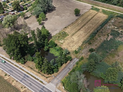 Prodej  komerčního pozemku 4 463 m²