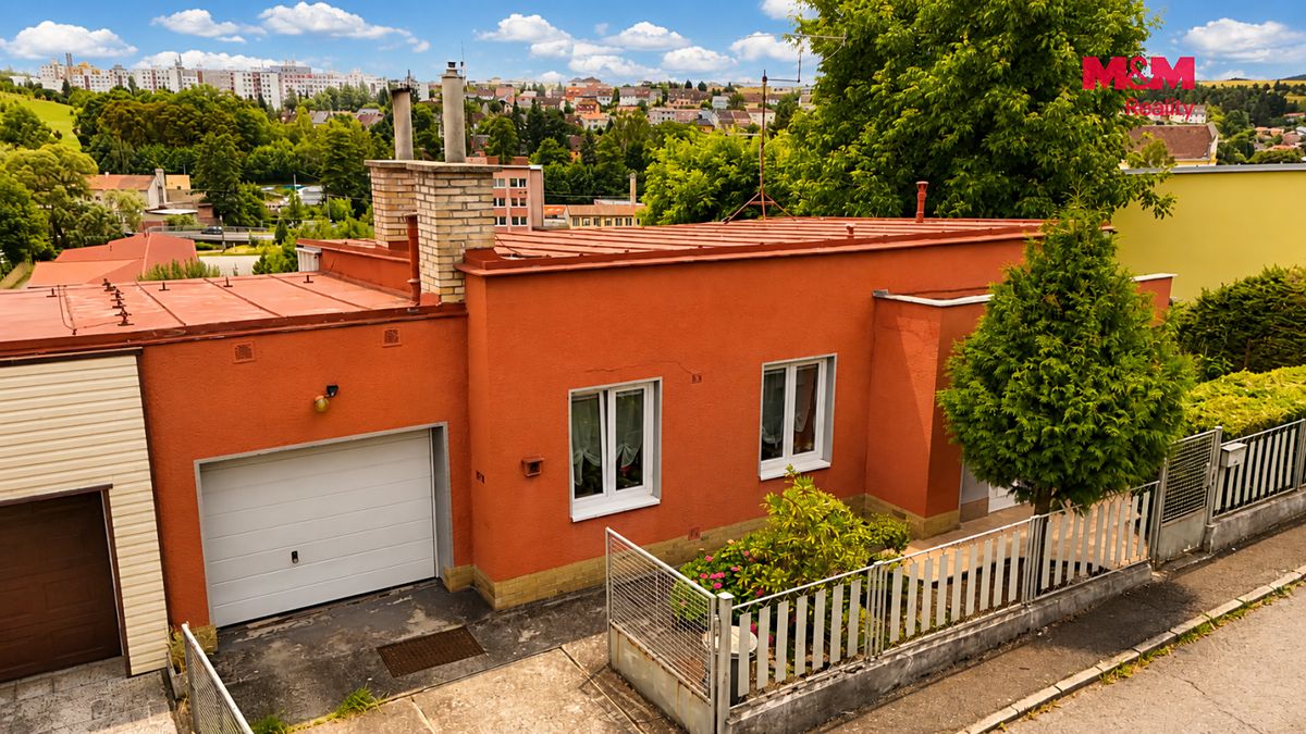 Prodej rodinného domu 156 m², pozemek 830 m² – fotografie 2