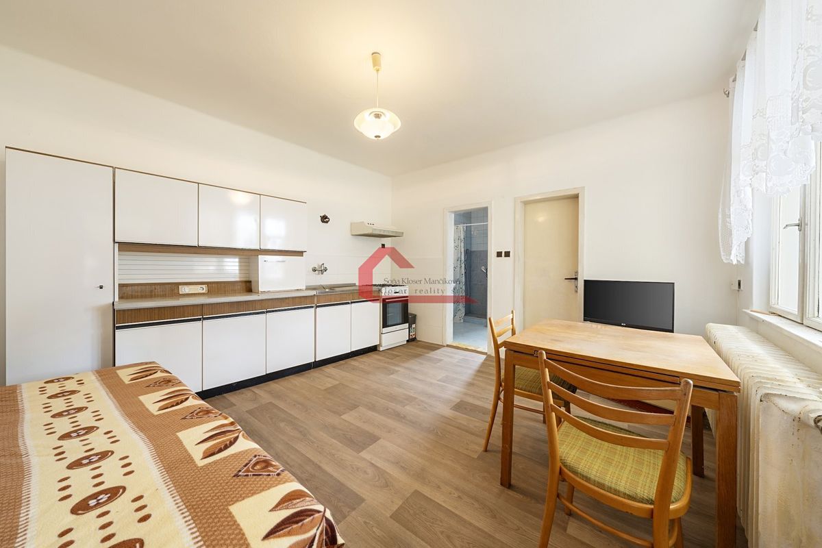 Prodej rodinného domu 195 m², pozemek 487 m² – fotografie 3