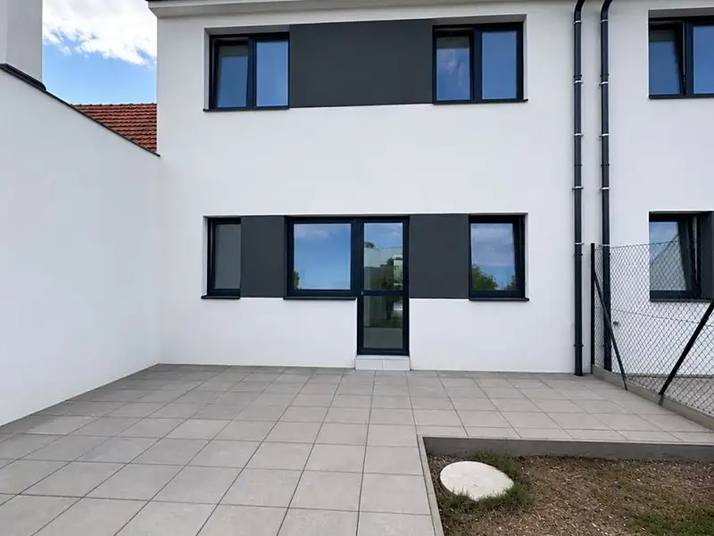 Prodej rodinného domu 140 m², pozemek 253 m², Prace – náhled fotky 1
