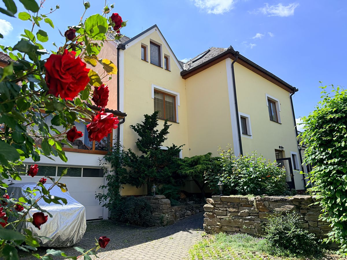 Prodej rodinného domu 507 m², pozemek 751 m²