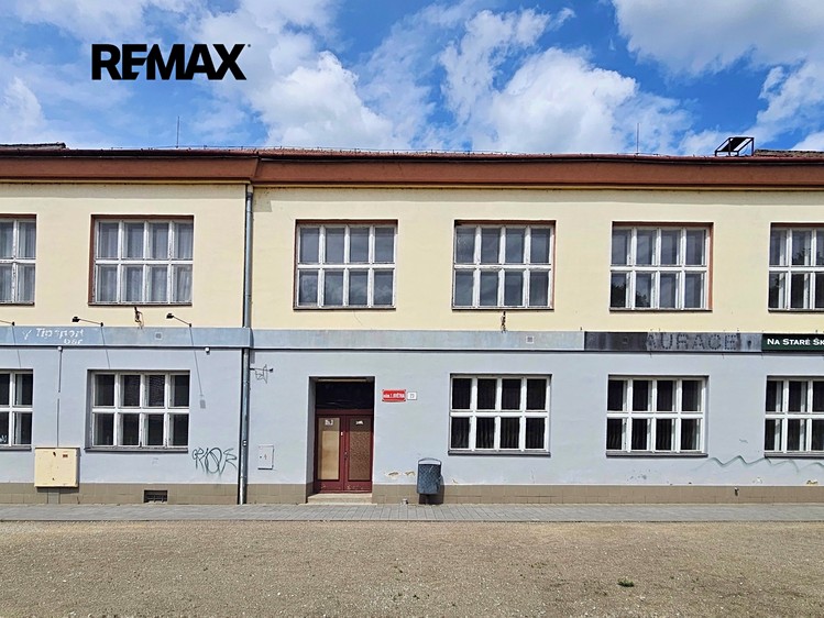 Комерційне приміщення на продаж, 890 м² (1 з 14)