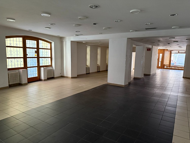 Комерційне приміщення в оренду, 240 м² (7 з 11)