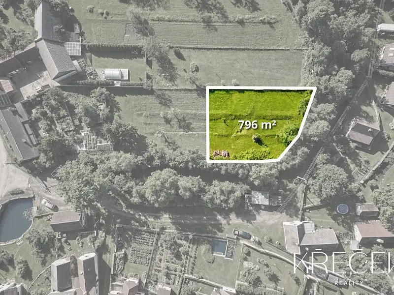 Prodej stavebního pozemku 796 m², Litovany – náhled fotky 1