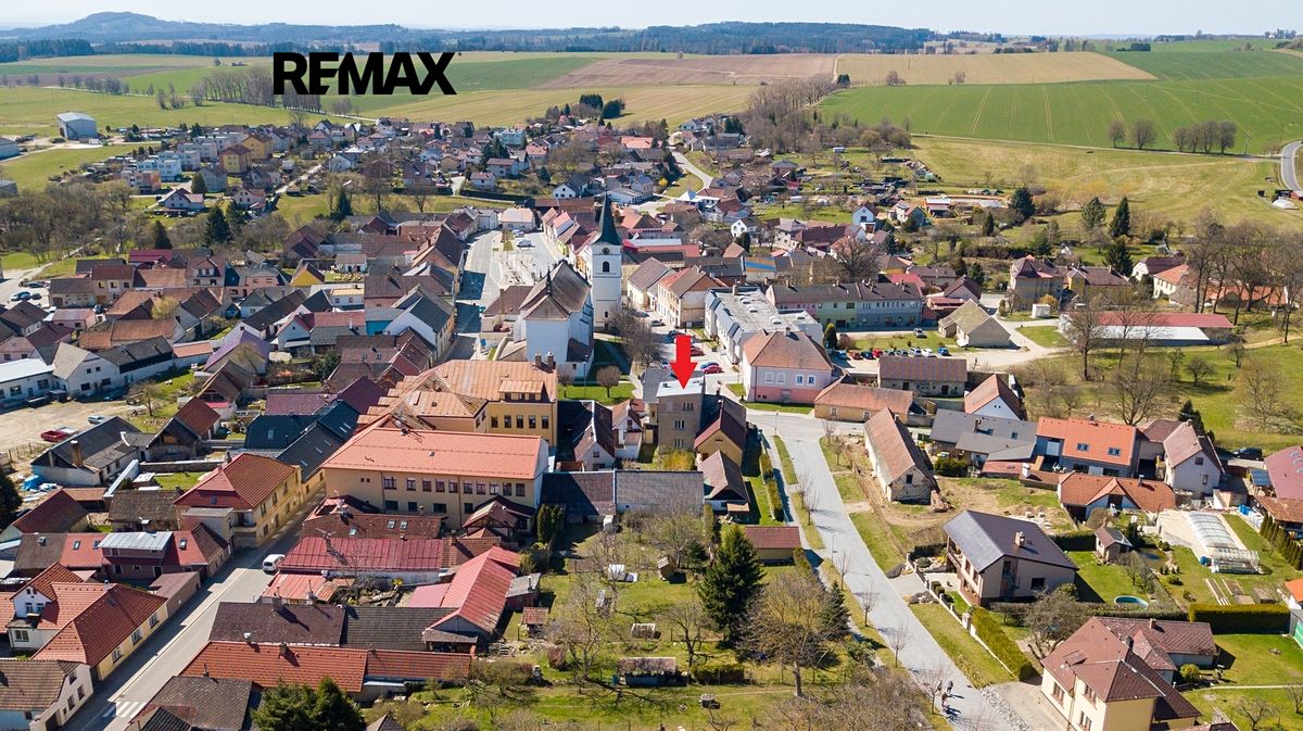 Prodej rodinného domu 196 m², pozemek 828 m² – fotografie 3