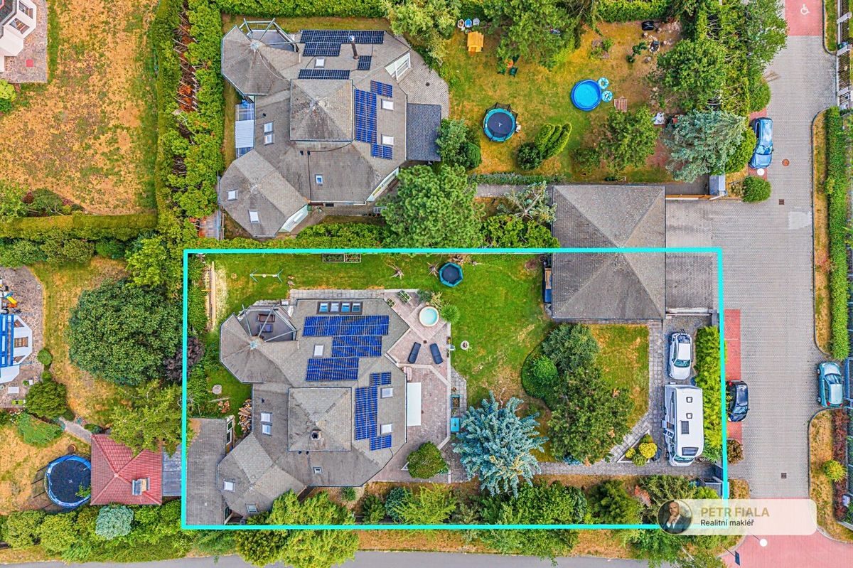 Prodej rodinného domu 305 m², pozemek 1174 m² – fotografie 3