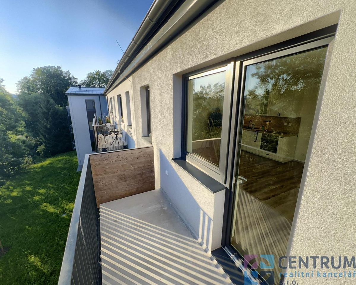 Pronájem bytu 1+kk 38 m² – fotografie 3