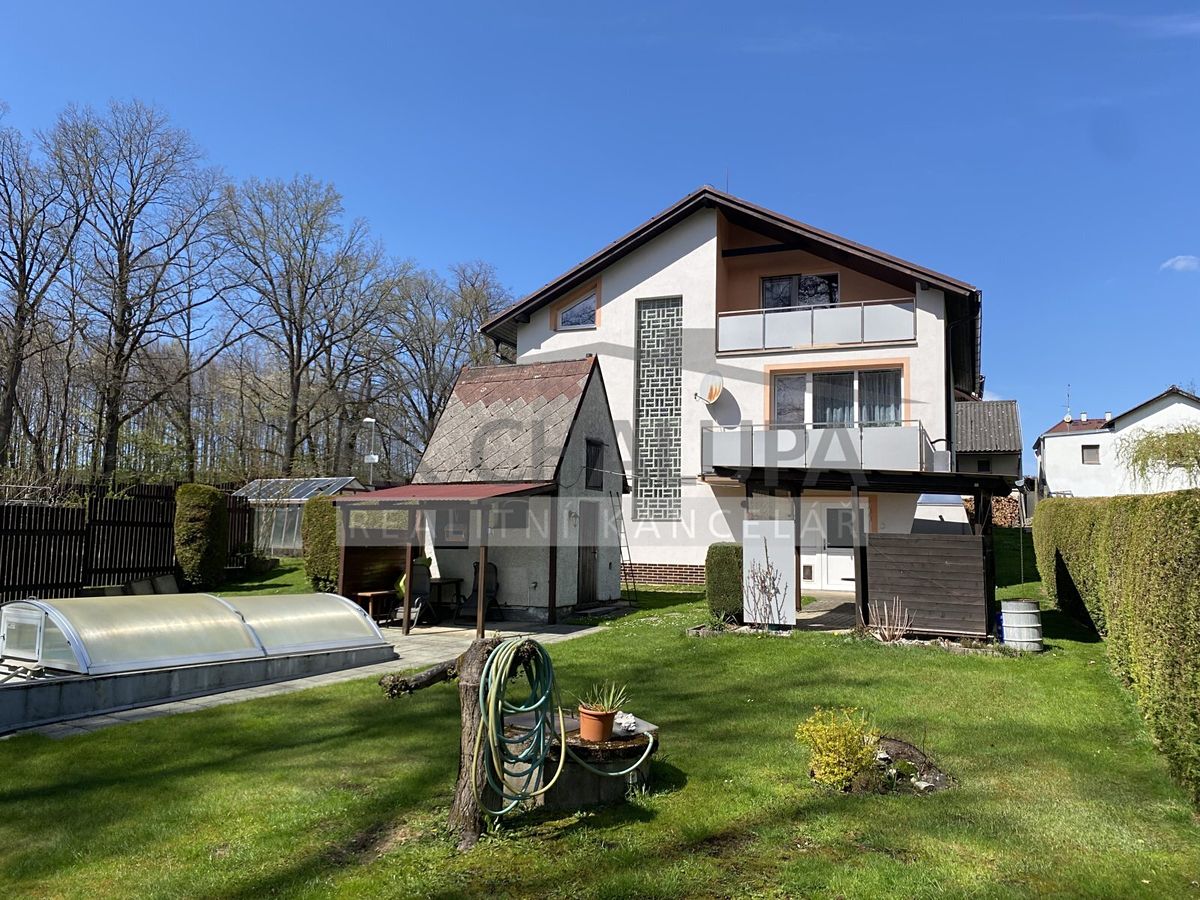 Prodej rodinného domu 300 m², pozemek 824 m² – fotografie 3