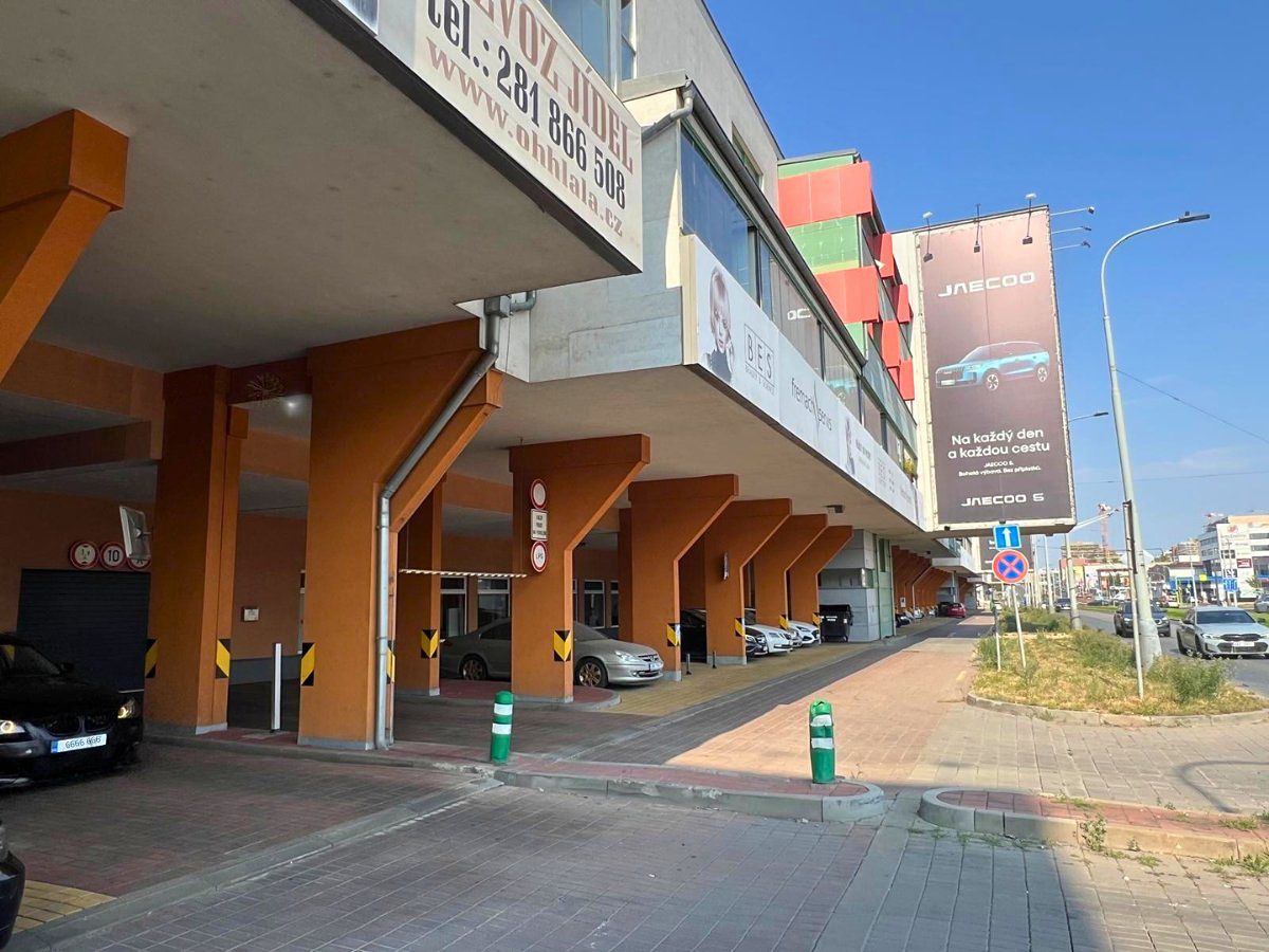 Pronájem garážového stání 12 m² – fotografie 5