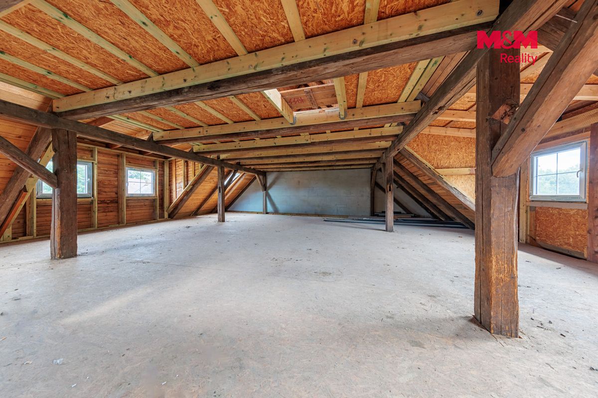 Prodej rodinného domu 348 m², pozemek 448 m² – fotografie 2
