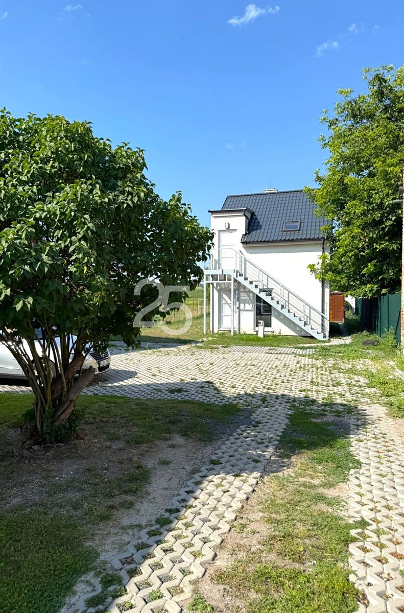 Pronájem bytu 2+kk 37 m² – fotografie 3