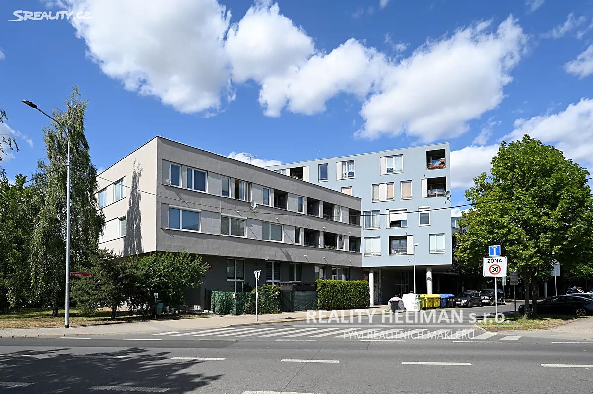 Pronájem garážového stání 14 m² – fotografie 2