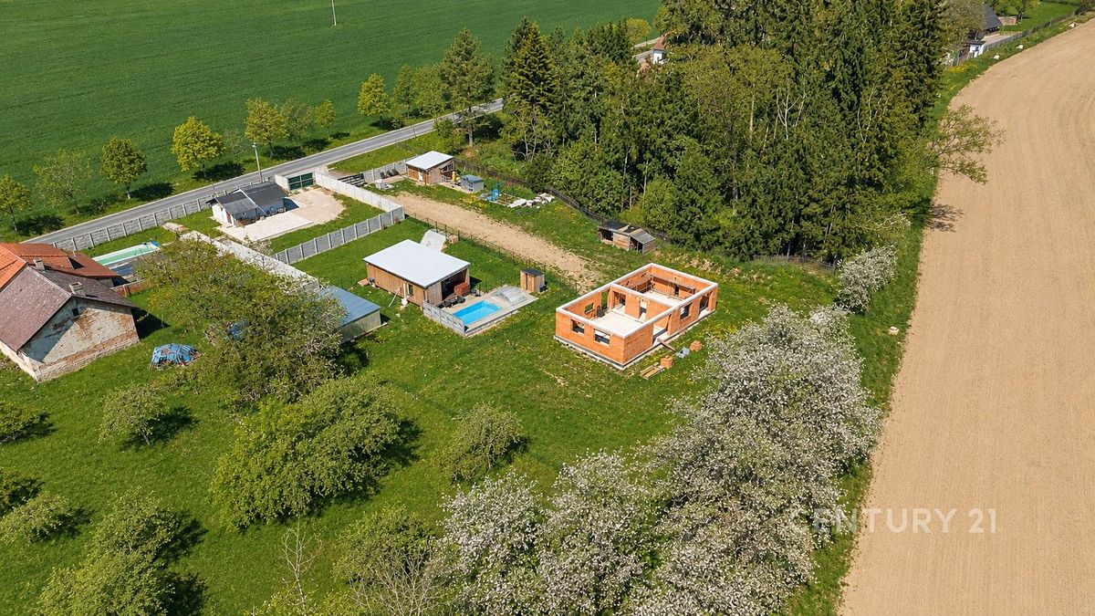 Prodej rodinného domu 140 m², pozemek 3208 m² – fotografie 2