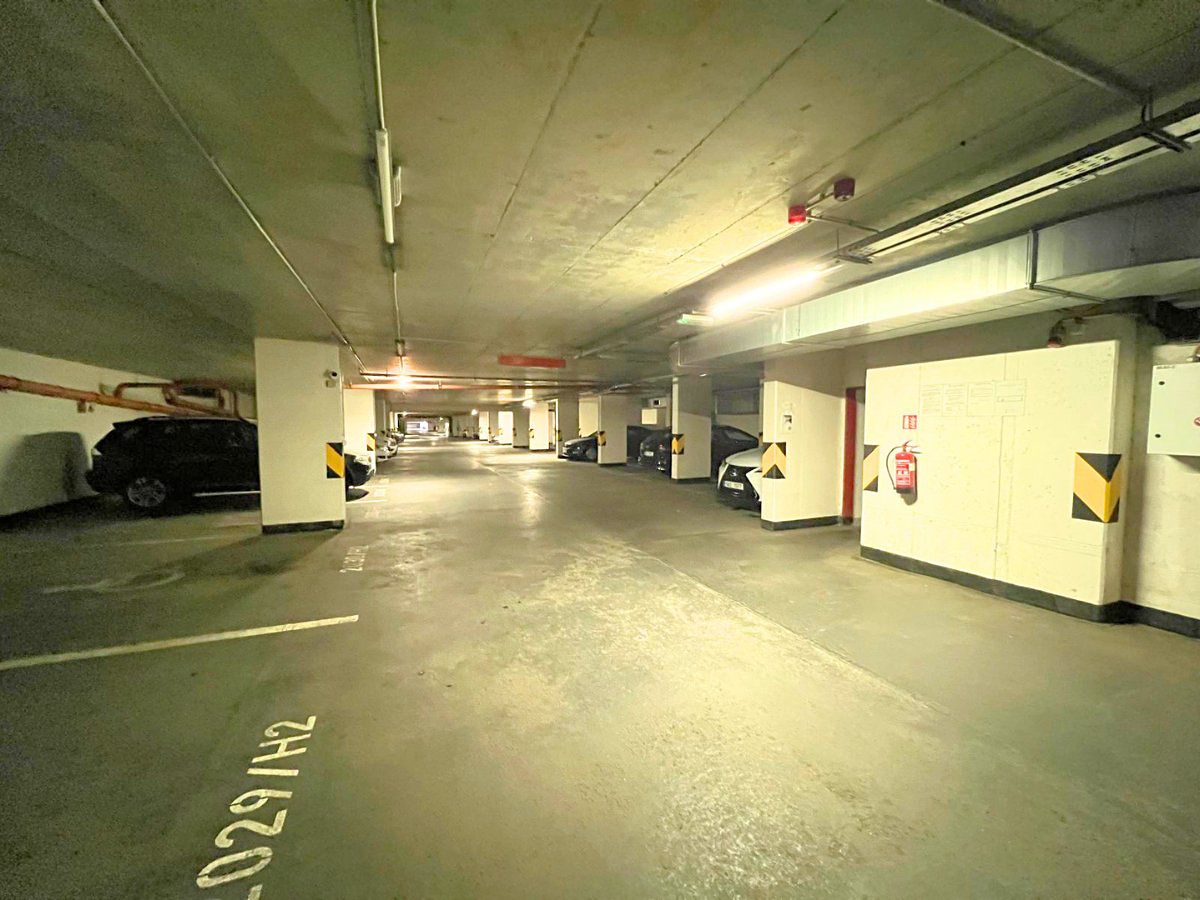 Pronájem garážového stání 12 m² – fotografie 3
