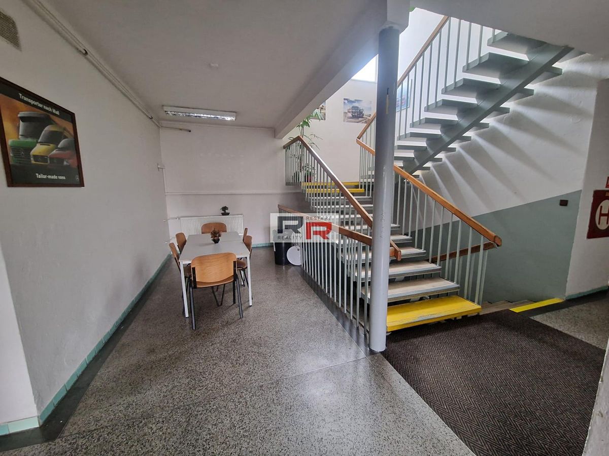 Pronájem kanceláře 483 m²