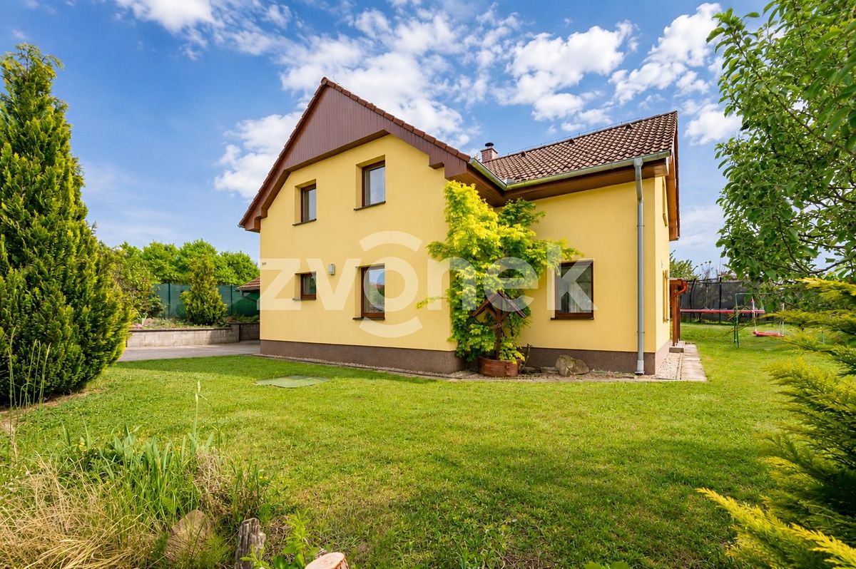 Prodej rodinného domu 186 m², pozemek 914 m² – fotografie 3