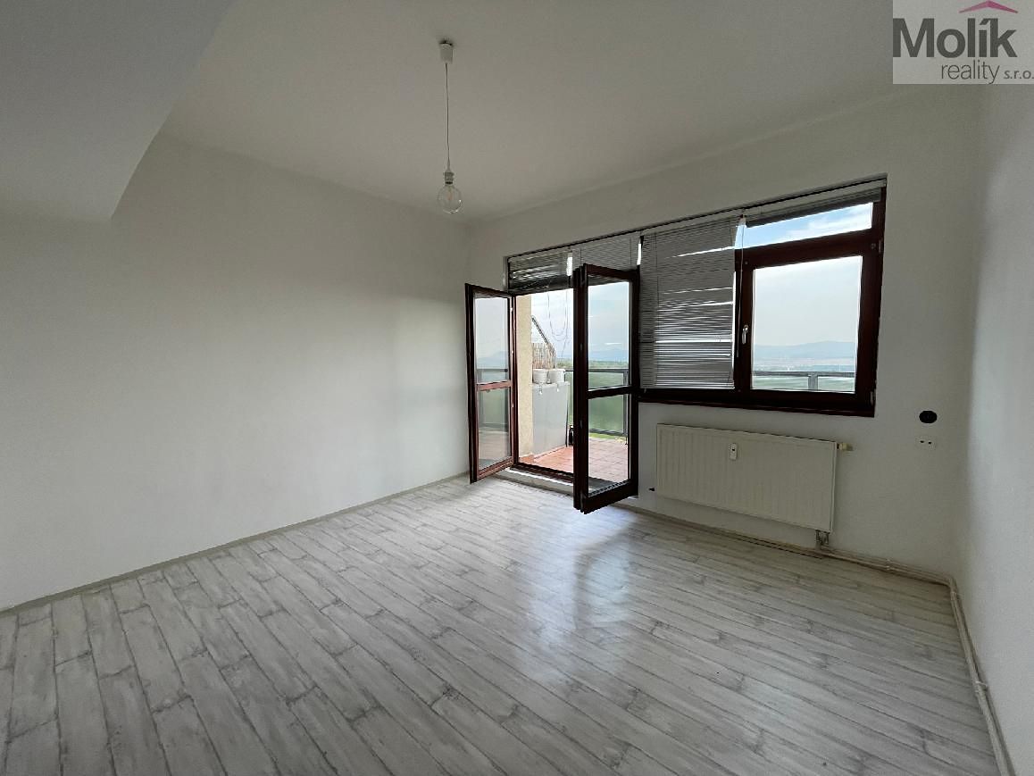 Pronájem bytu 1+kk 27 m² – fotografie 2