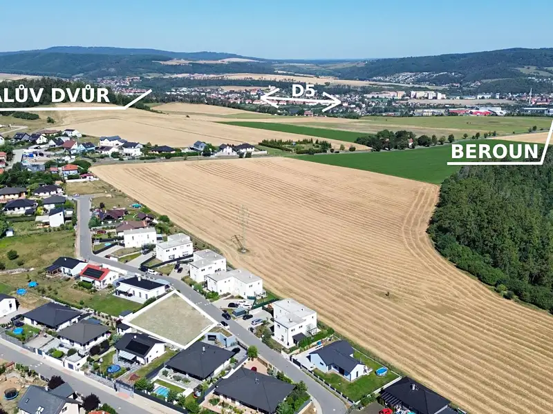Prodej stavebního pozemku 714 m², Králův Dvůr – náhled fotky 2